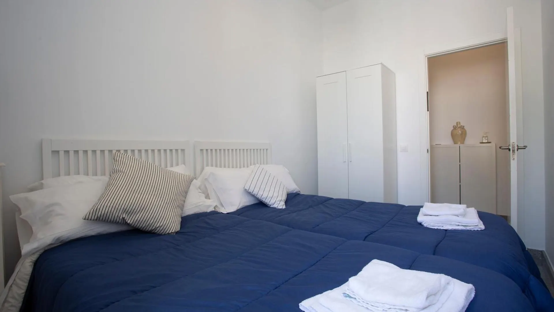 Apartment Apartamentos El Capitan Veneno By Cadiz4Rentals