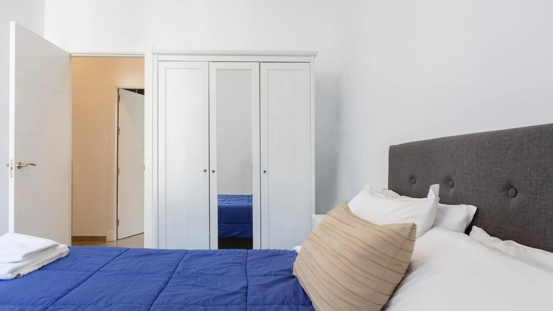 Apartamentos El Capitan Veneno By Cadiz4Rentals 0*, Cadiz Spain