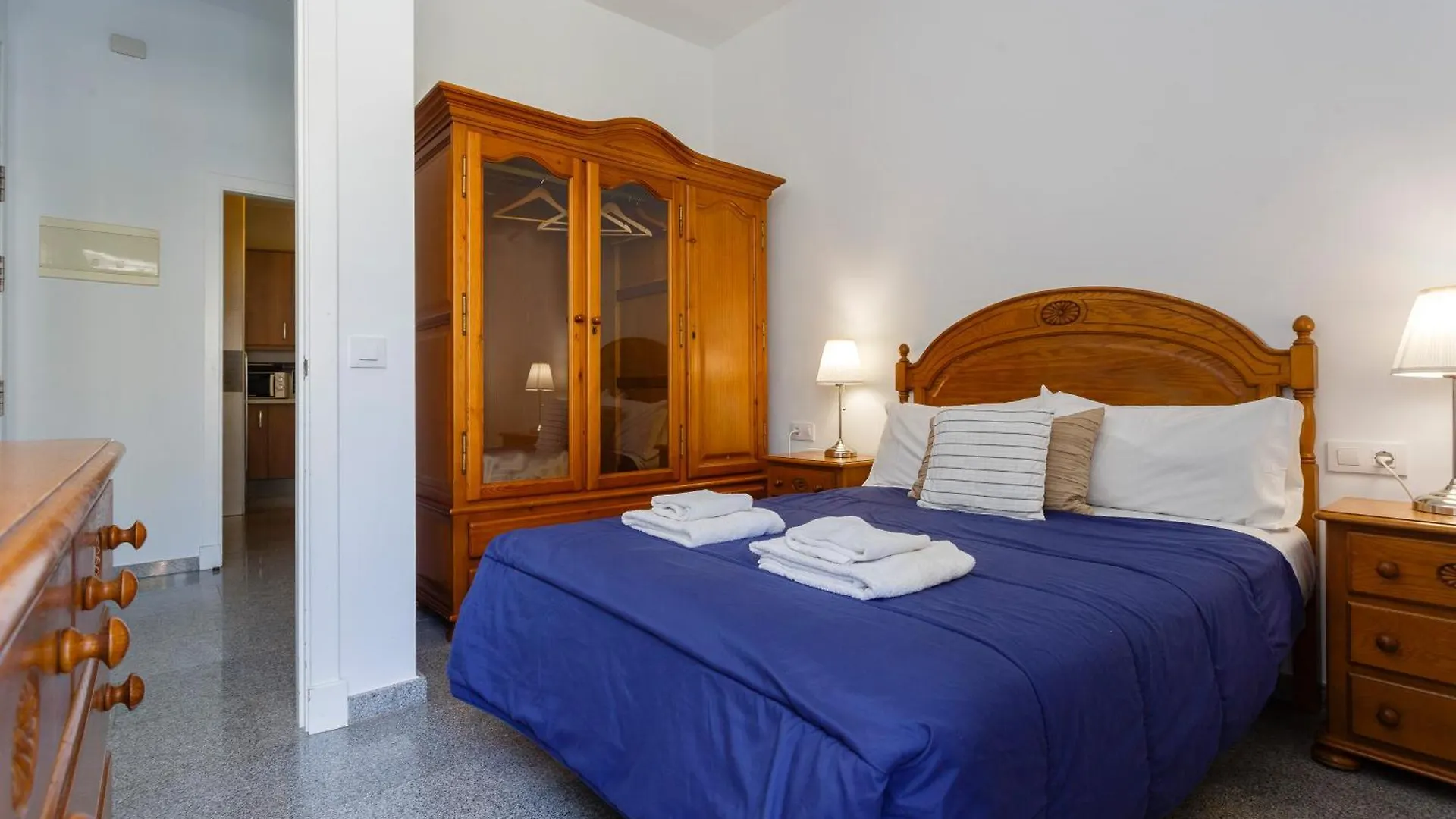 Apartment Apartamentos El Capitan Veneno By Cadiz4Rentals Spain
