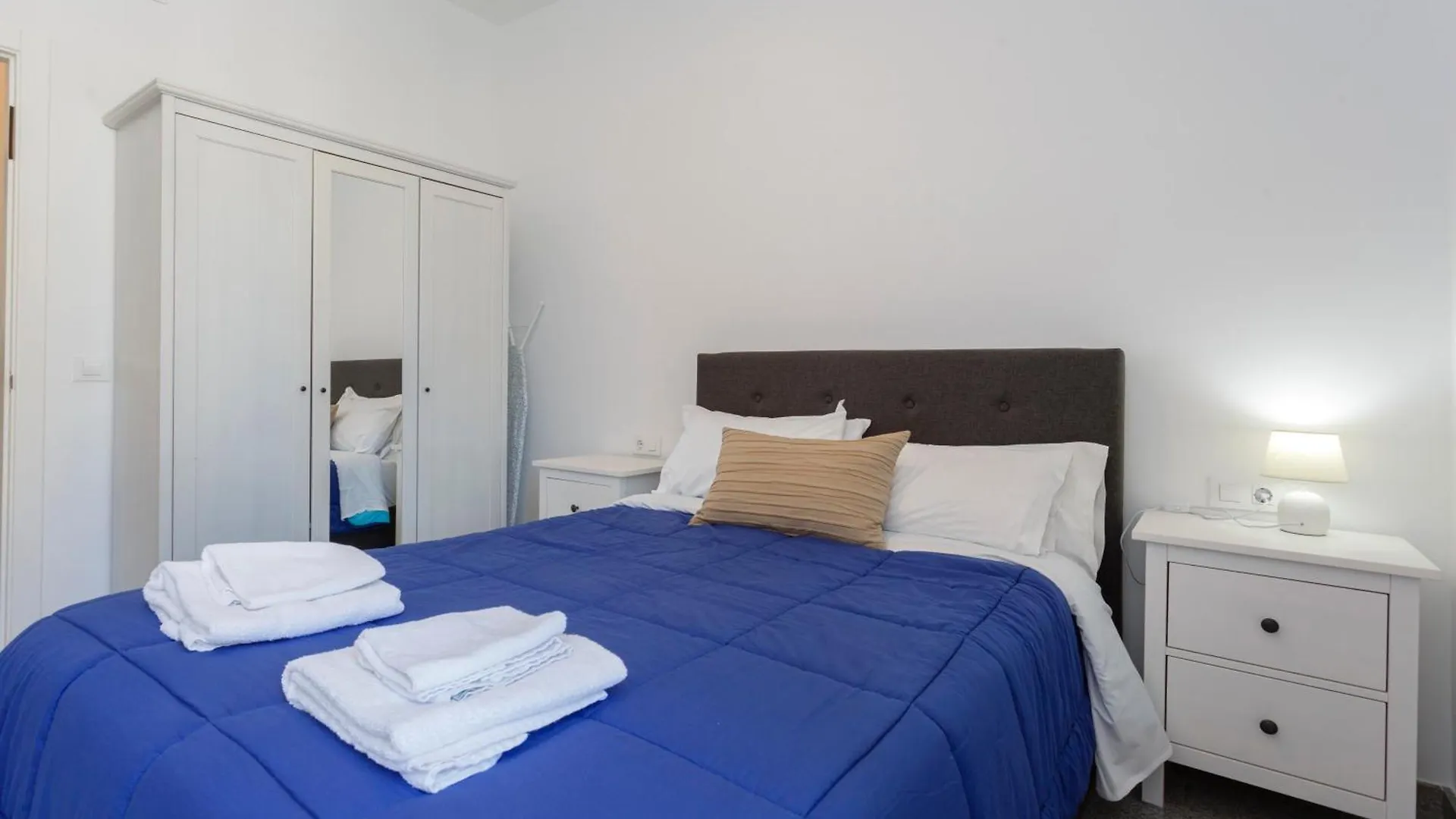 Apartment Apartamentos El Capitan Veneno By Cadiz4Rentals