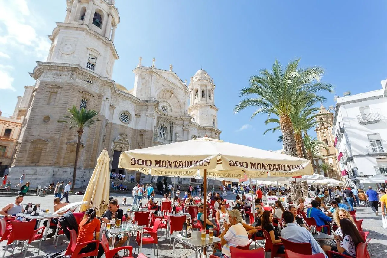 Apartamentos El Capitan Veneno by Cadiz4Rentals