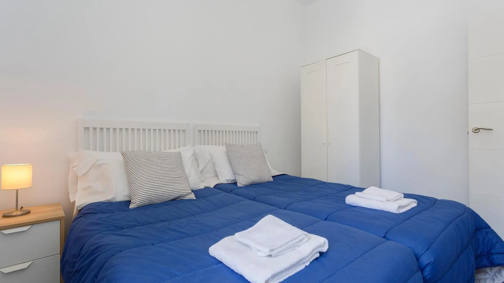 Apartamentos El Capitan Veneno by Cadiz4Rentals España